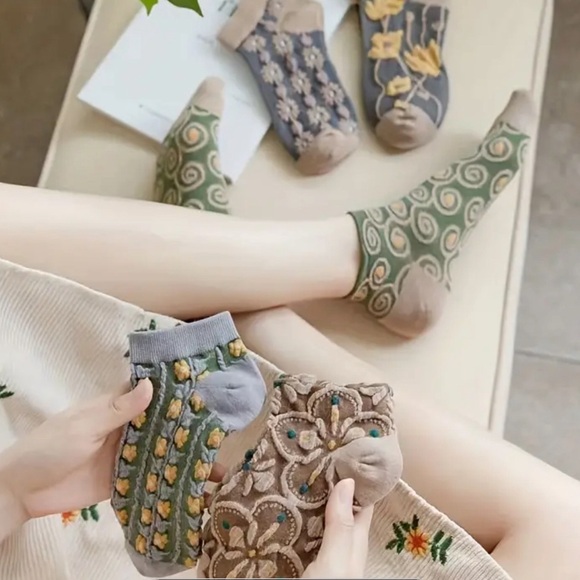 NWT 5 Pair Cottagecore Aesthetic Embroidered 3d Floral Ankle Socks - Picture 7 of 7